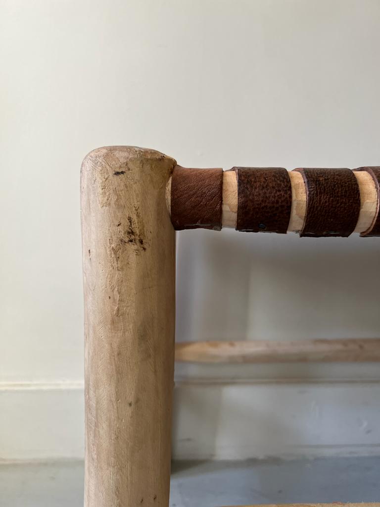 Large raw bench in wood and tawny leather