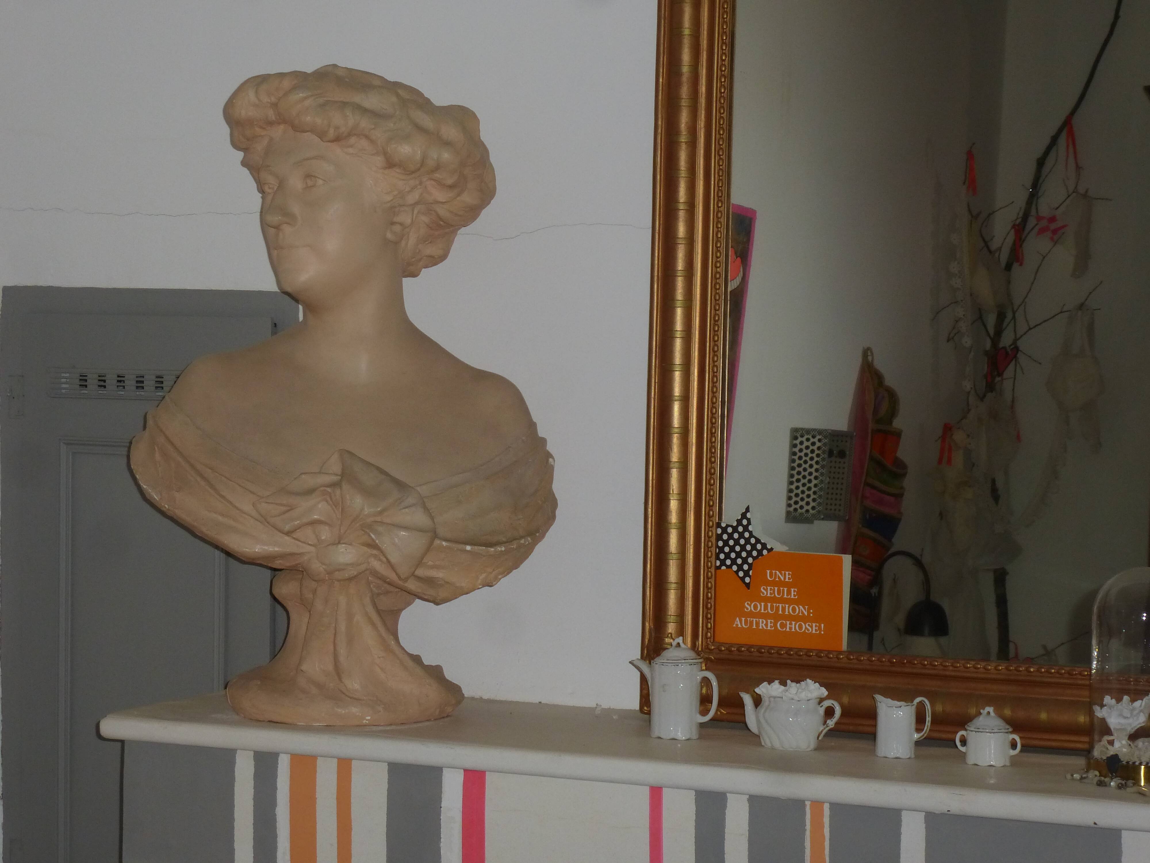 Woman bust 1900
