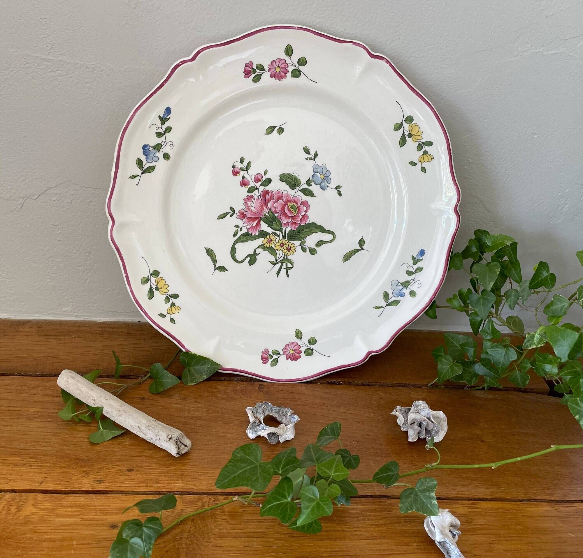 Antique serving dish in Saint-Amand earthenware (Nord)