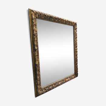 Miroir rectanglaire en bois et stuc dorés à décor végétal stylisé style 50 XVIIIe 85x74 cm