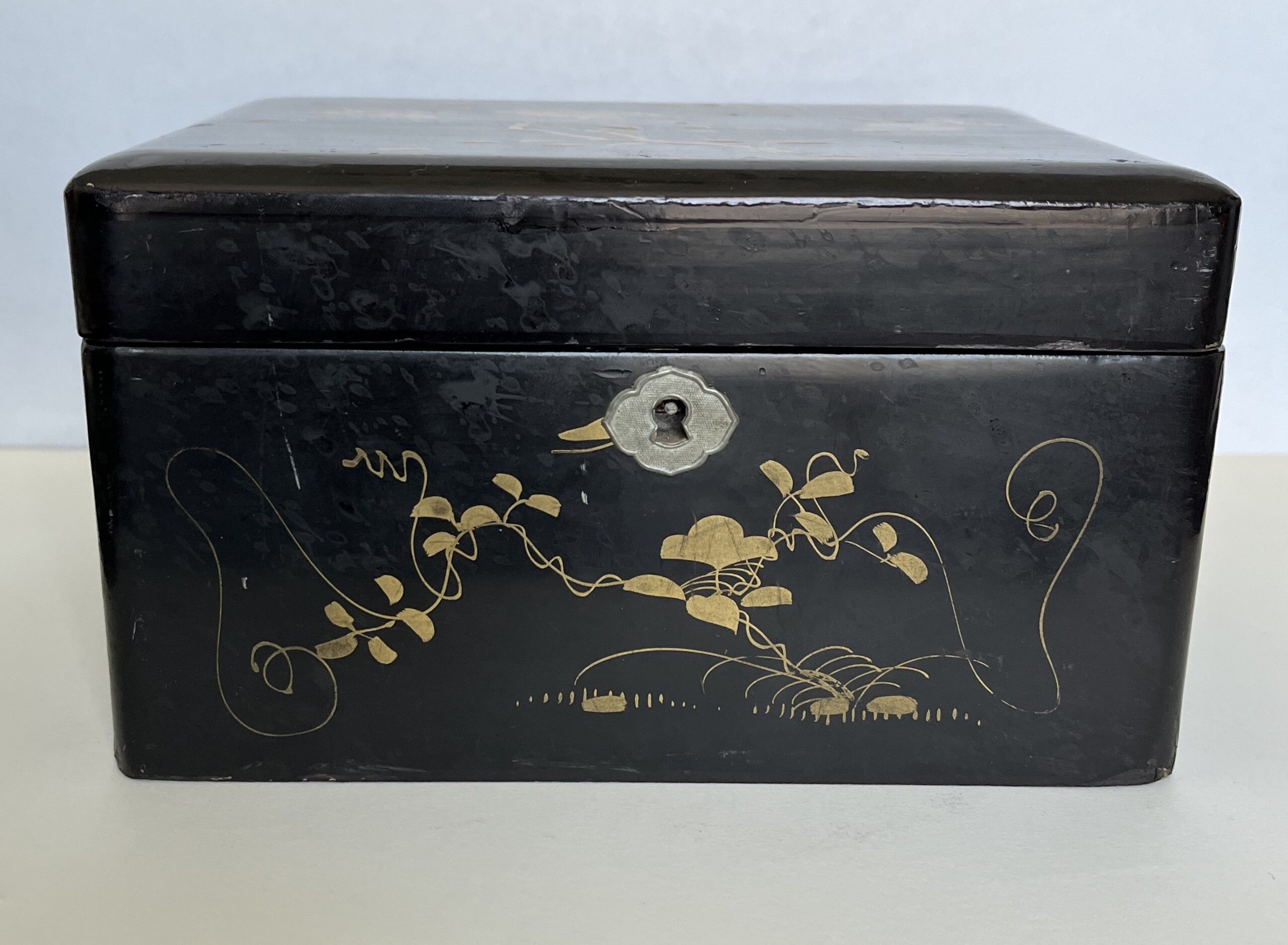 Lacquered wooden jewelry box