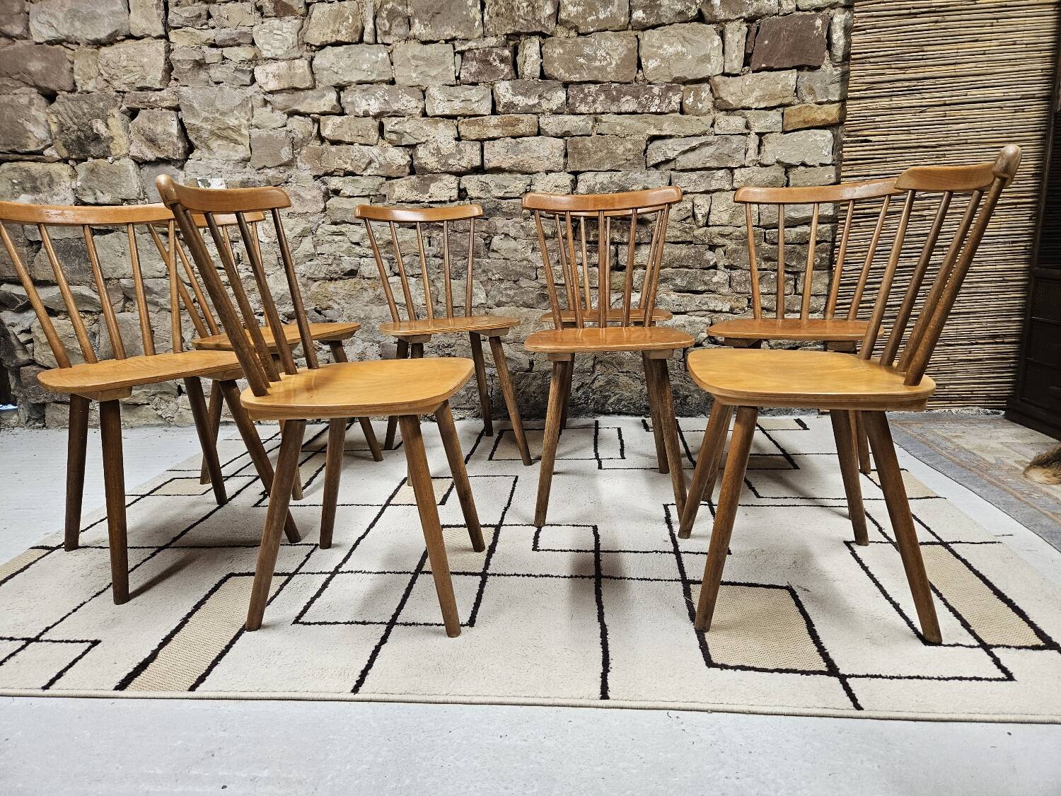 Lot de huit chaises barreaux vintage  bistrot auberge  1960
