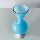 Vase ancien en opaline bleue