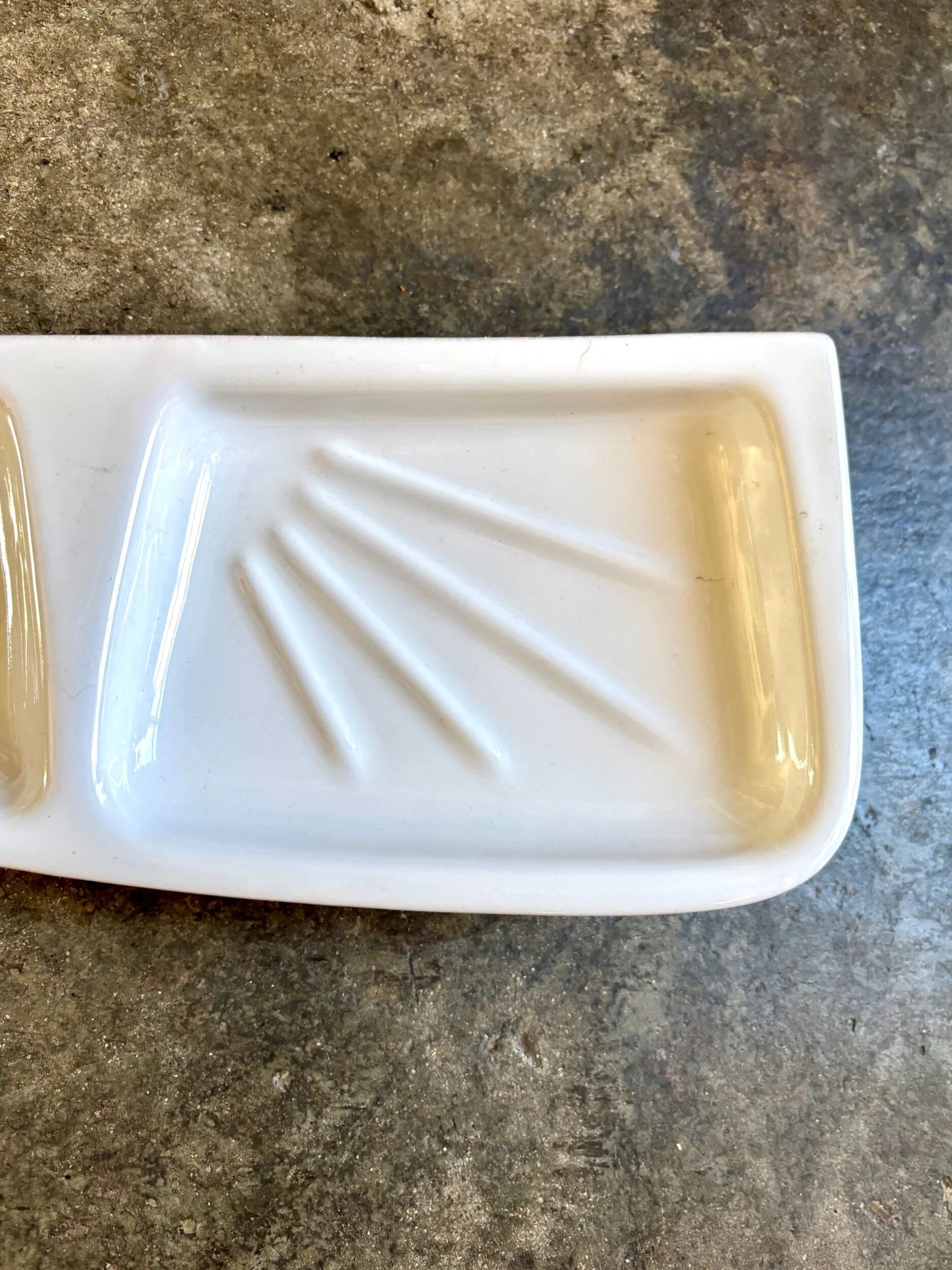 White earthenware wall-mounted soap dish no. 2