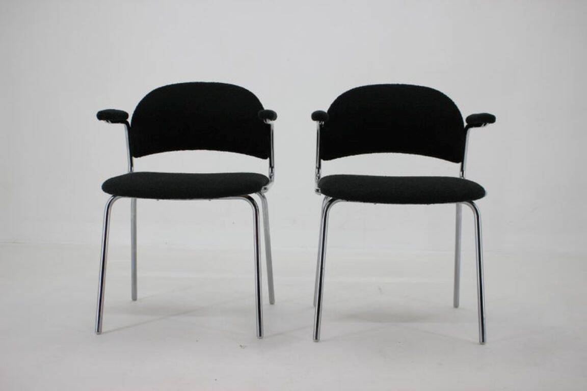 Paire de fauteuils tchèques en acier chromé tubulaire et tissu bouclé, années 1970