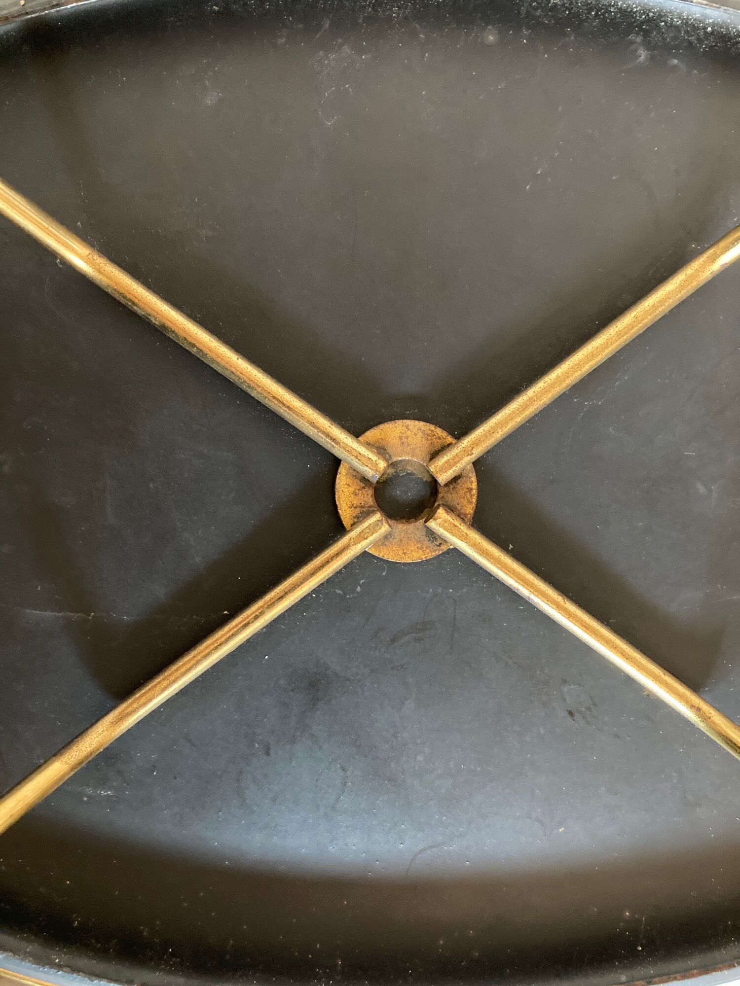 Modernist paper basket 1960 in black sheet metal and golden brass