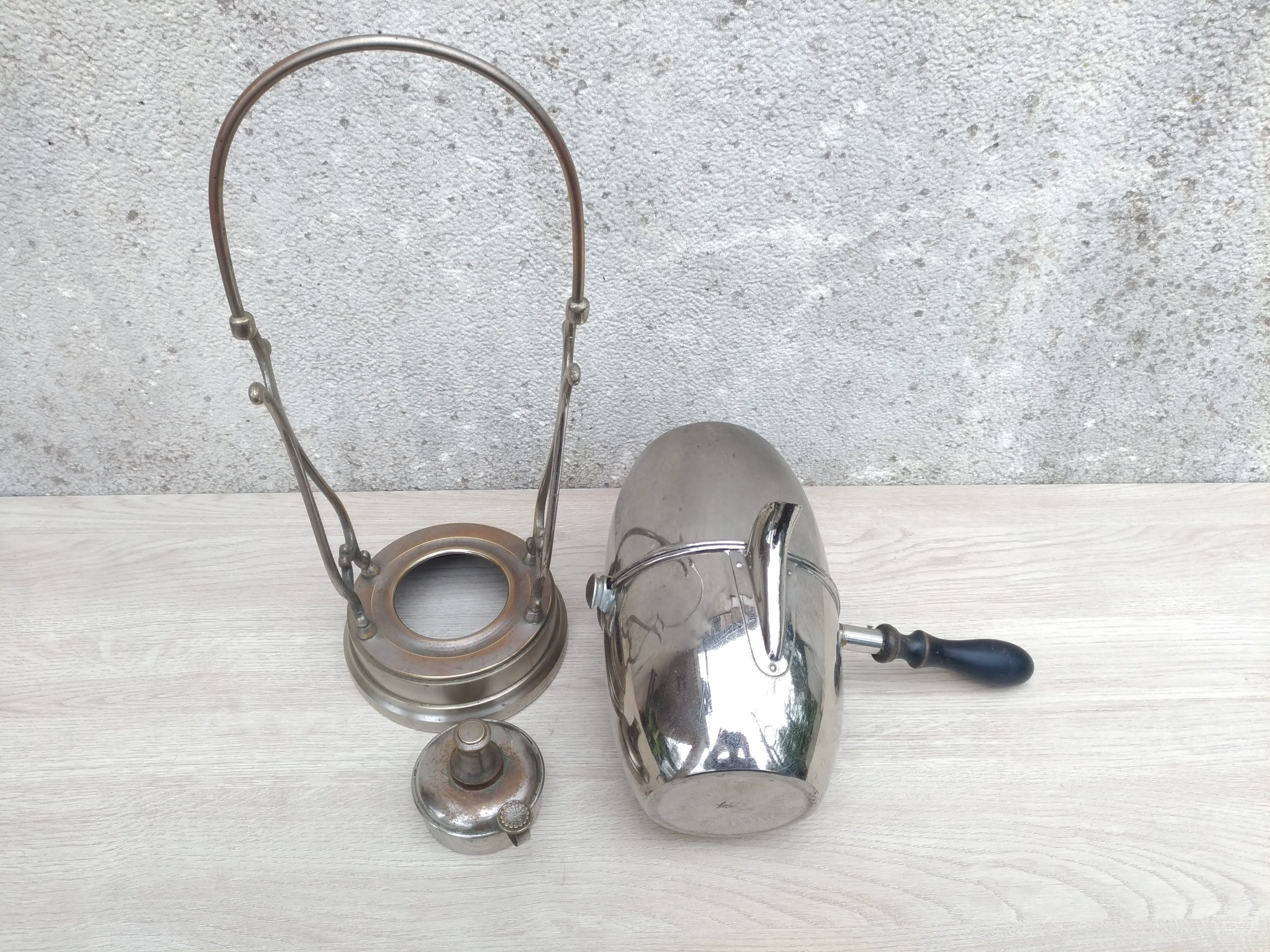 Rocking coffee maker