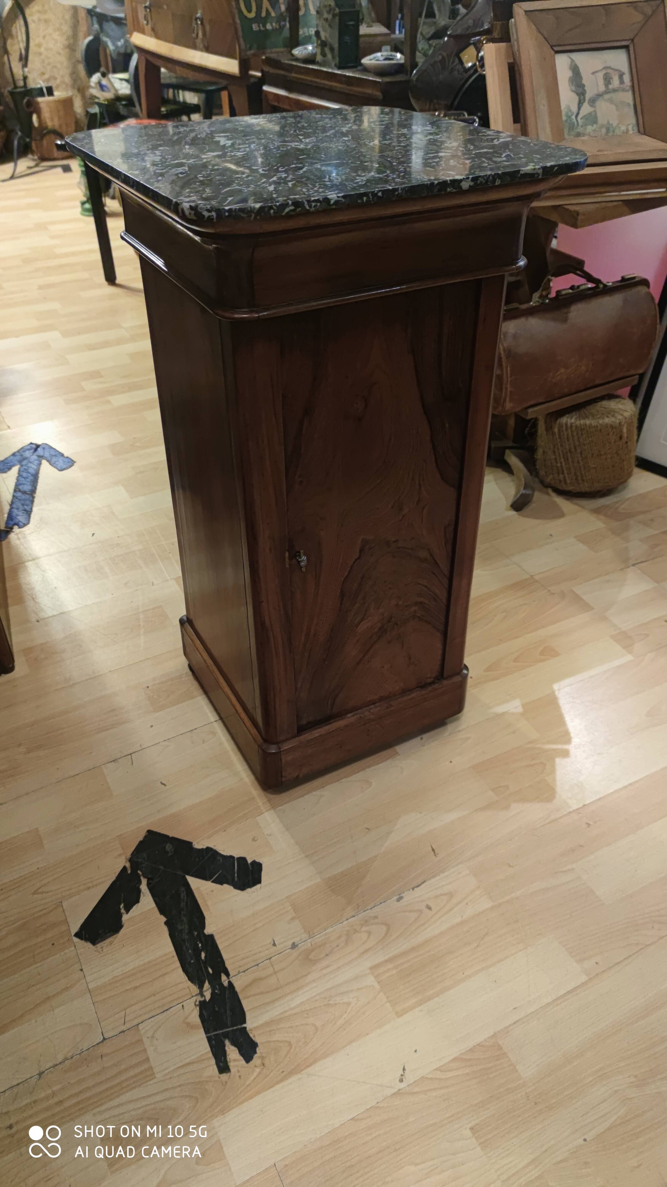 Chevet roulant 4 faces en noyer époque Restauration