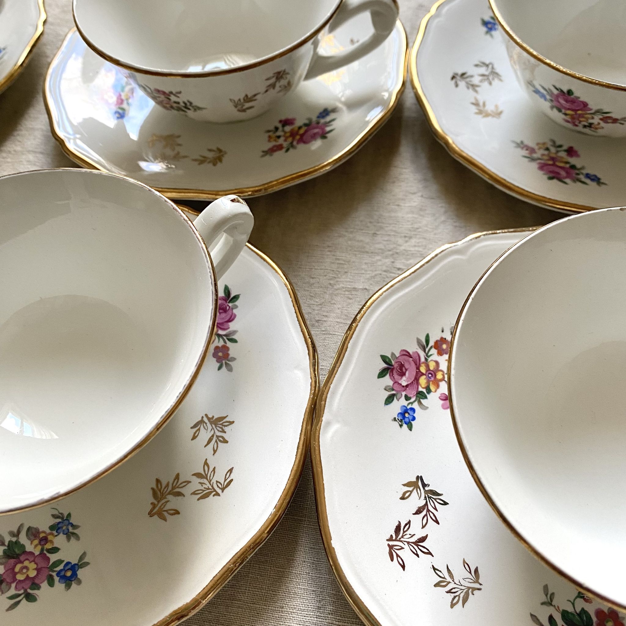 Antique tea set in Amandinoise porcelain