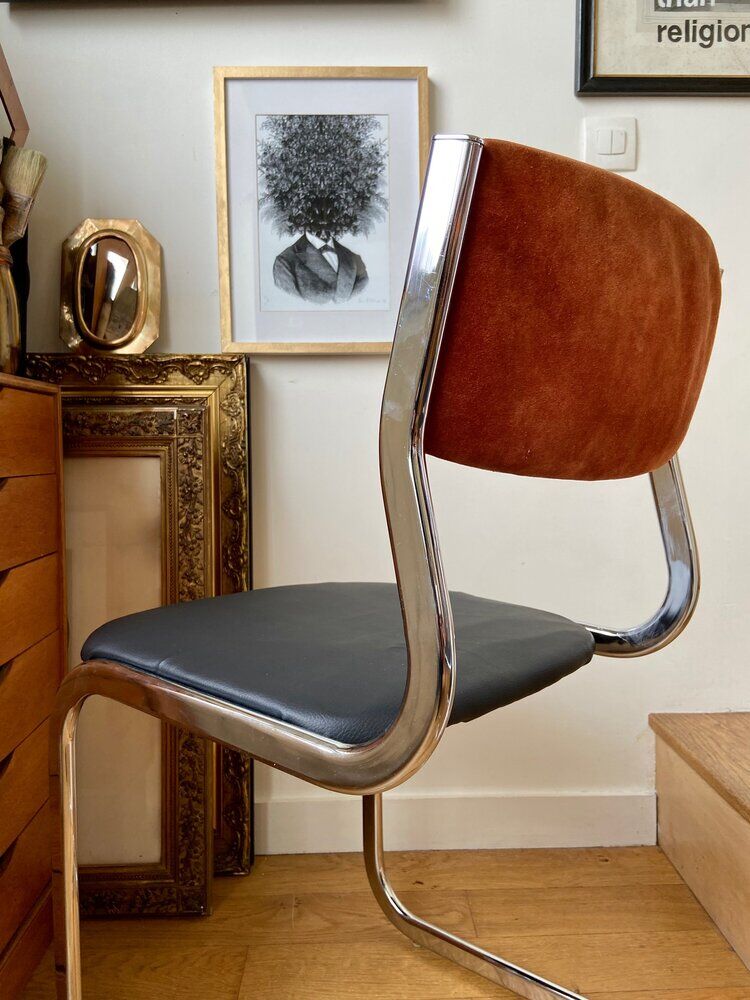 Paire de chaises en nubuck, skaï et aluminium chromé