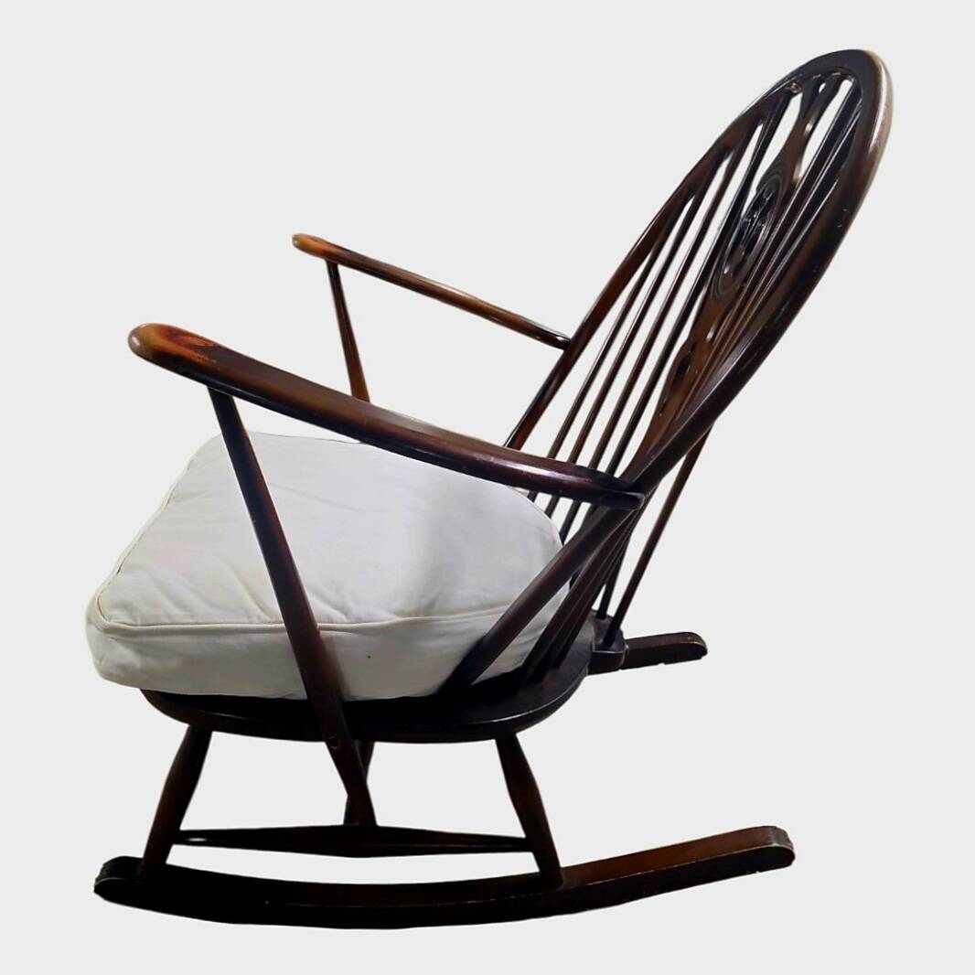Ercol vintage rocking chair "Grandmother" – Circa 1960