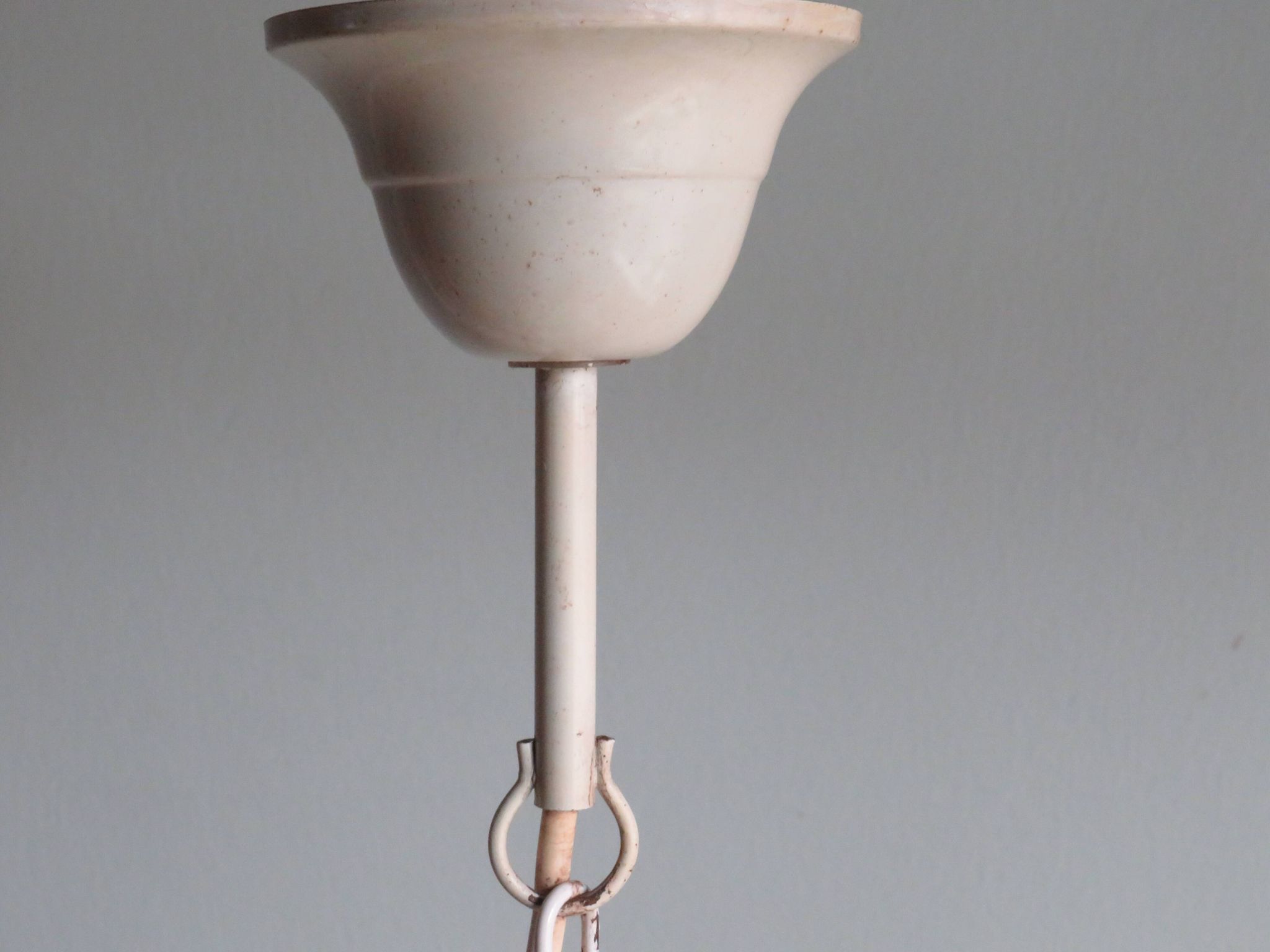 Vintage toleware chandelier with floral motifs, Italy from the 1960s.