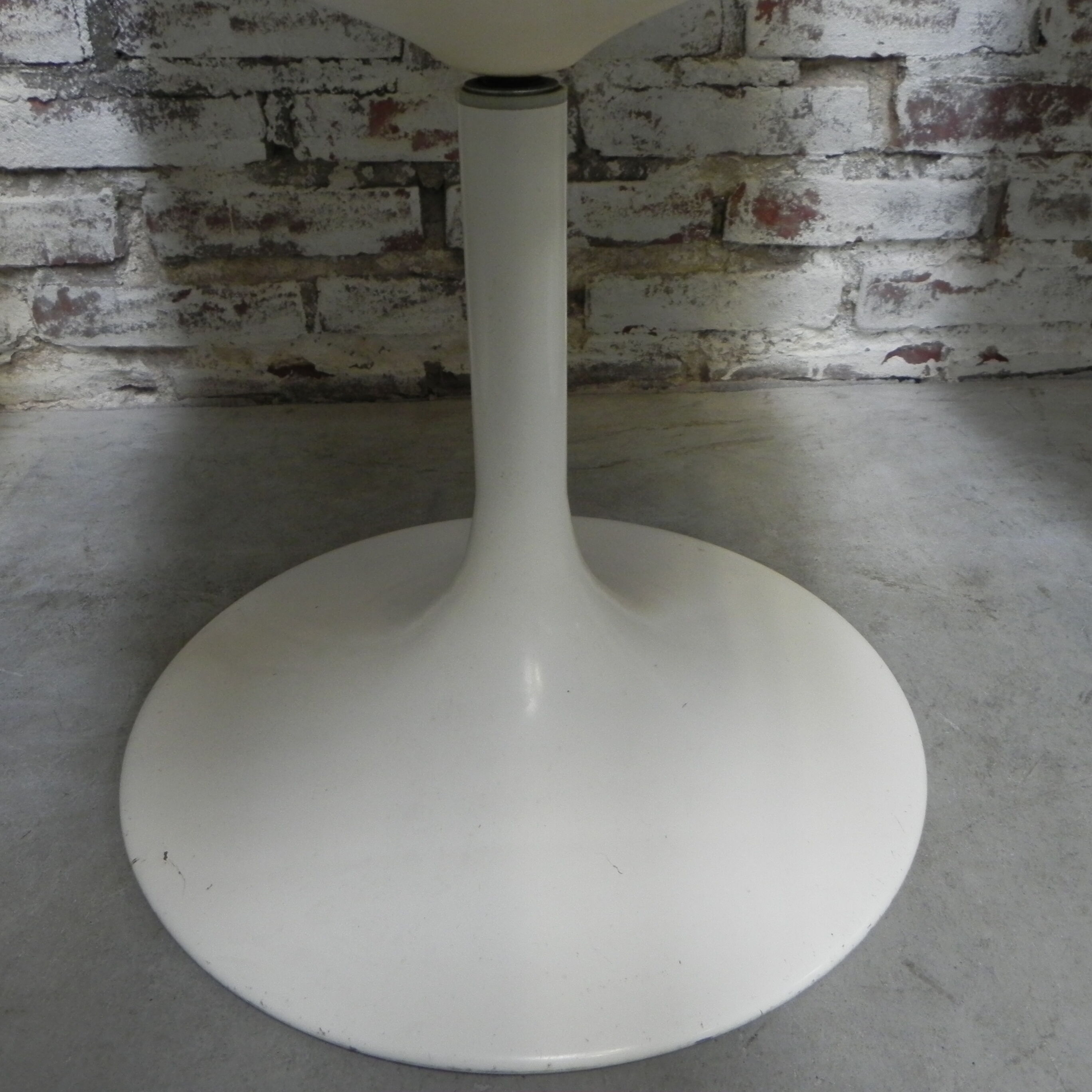3 Vintage swivel tulip chairs