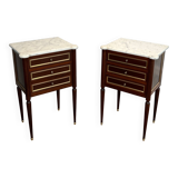 Pair of mahogany and brass side tables or bedside tables with Carrara marble tops.