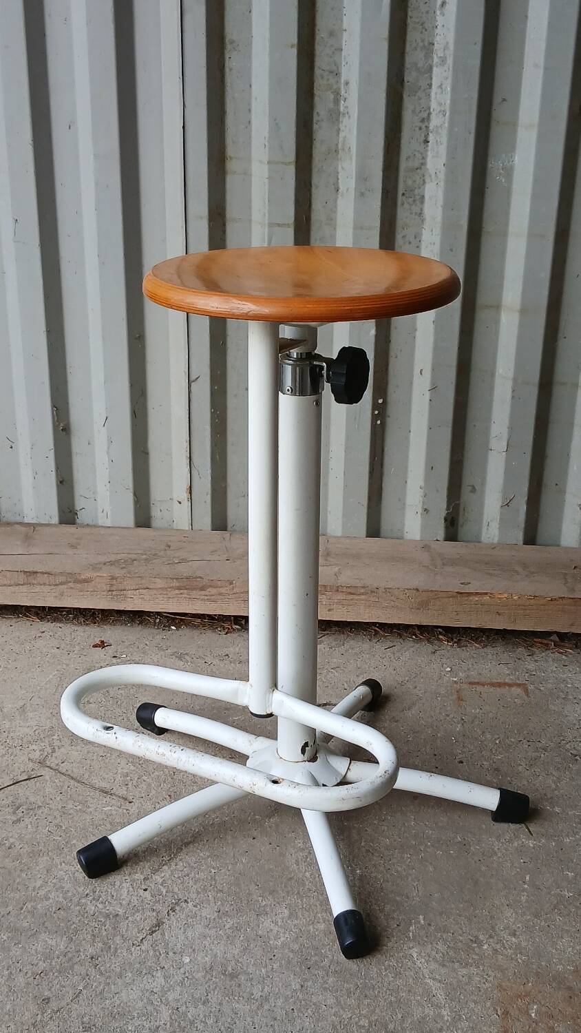 Telescopic bar or workshop stool