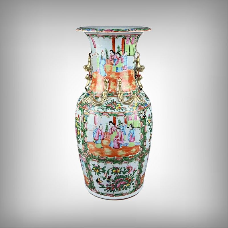 Important Canton porcelain vase, China – late 19th century