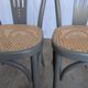 Ensemble de 6 chaises de salle à manger vintage grises en bois cintré : style Thonet, assise en cannage.