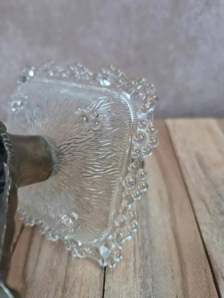 Présentoir ancien en métal argenté et verre