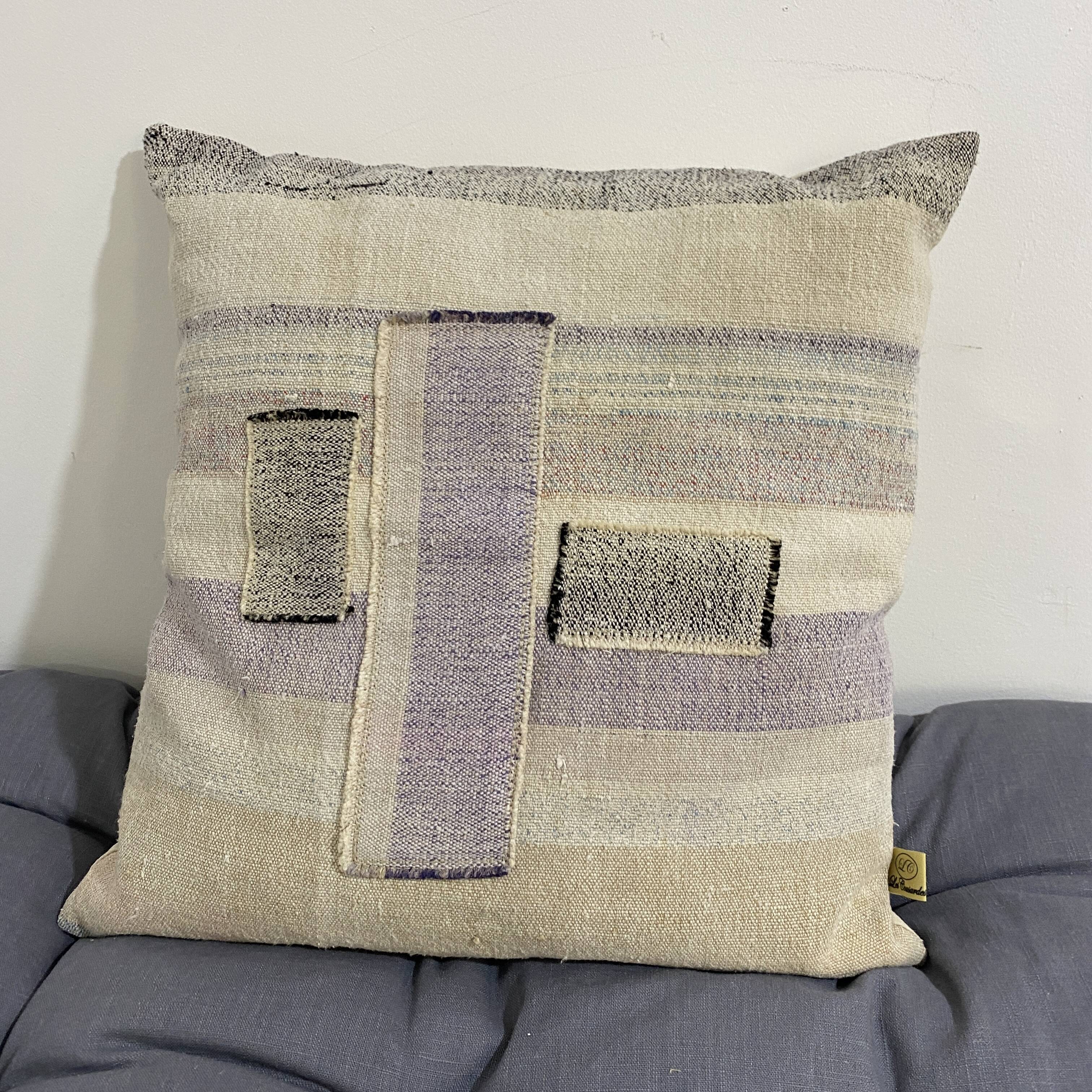 Coussin en toile ancienne style Kilim
