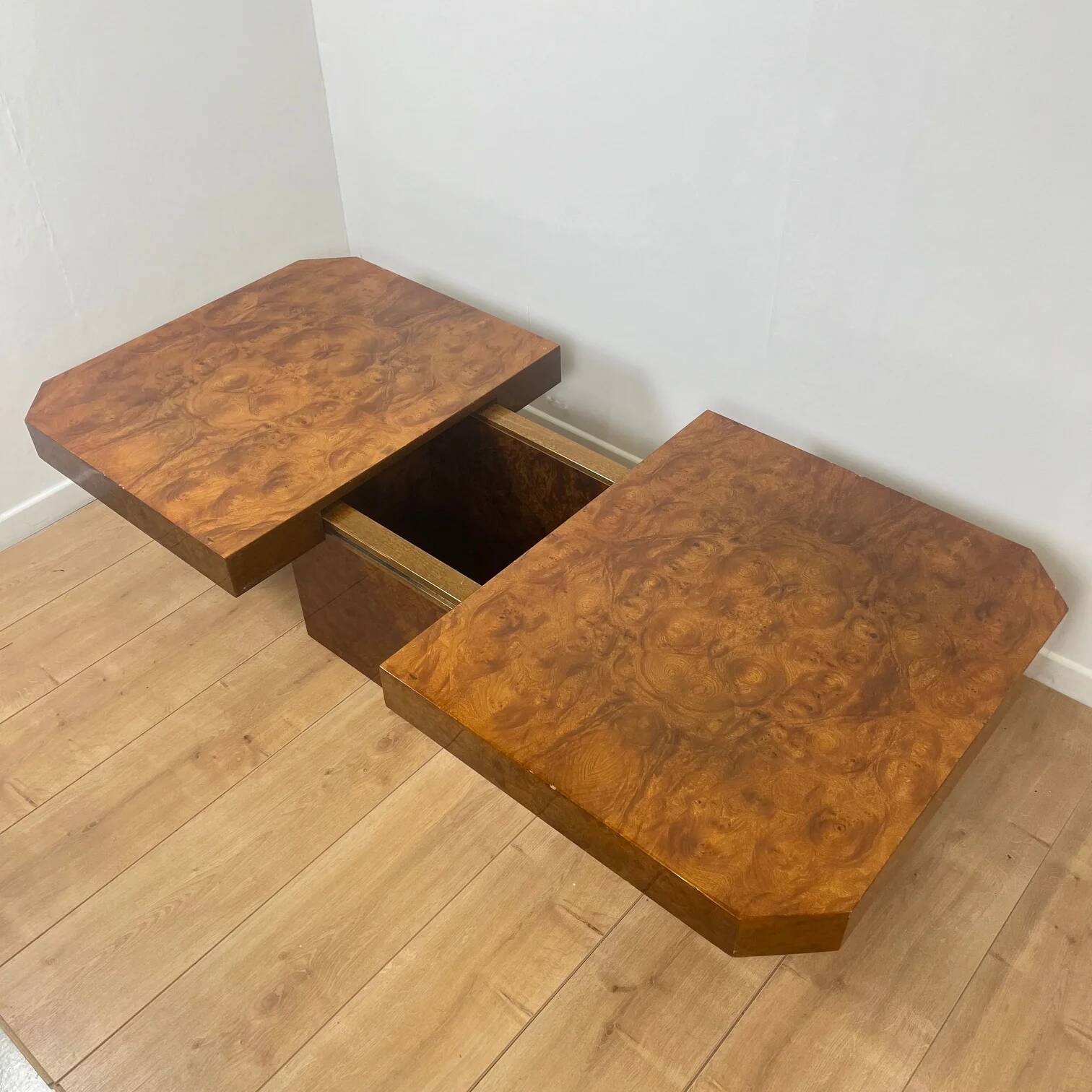 Art Deco coffee table in burl wood – 1930s/1940s
