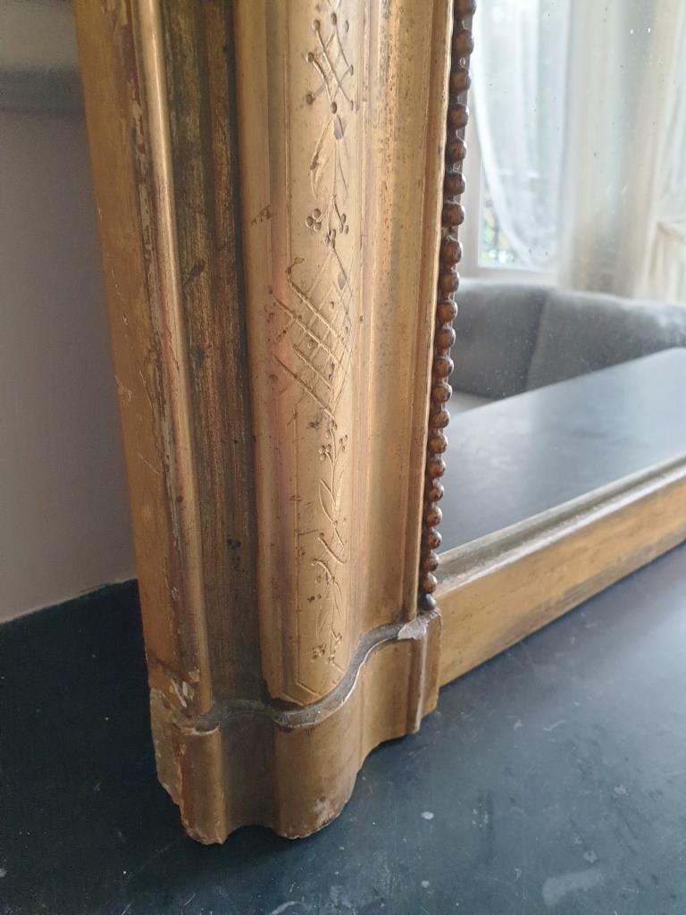 Golden mirror with pediment 98x151cm