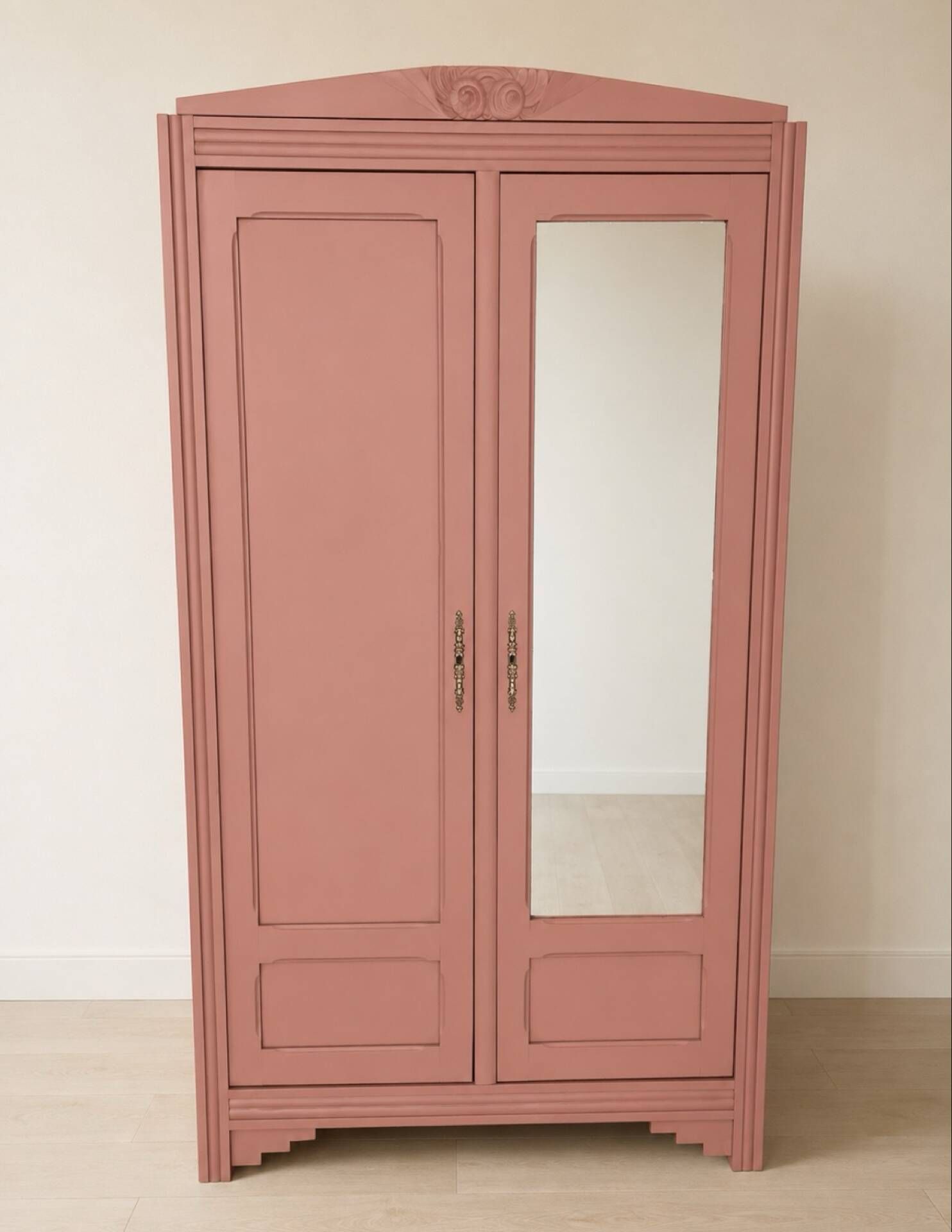 Armoire rose