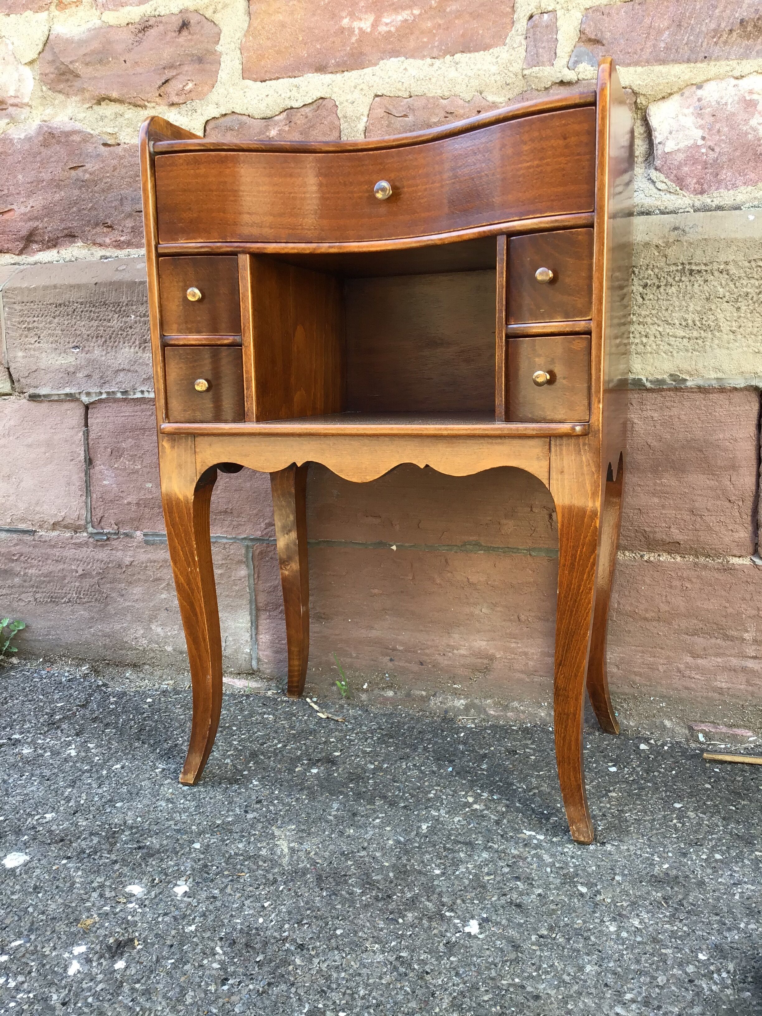 Curved side table style regence 1950