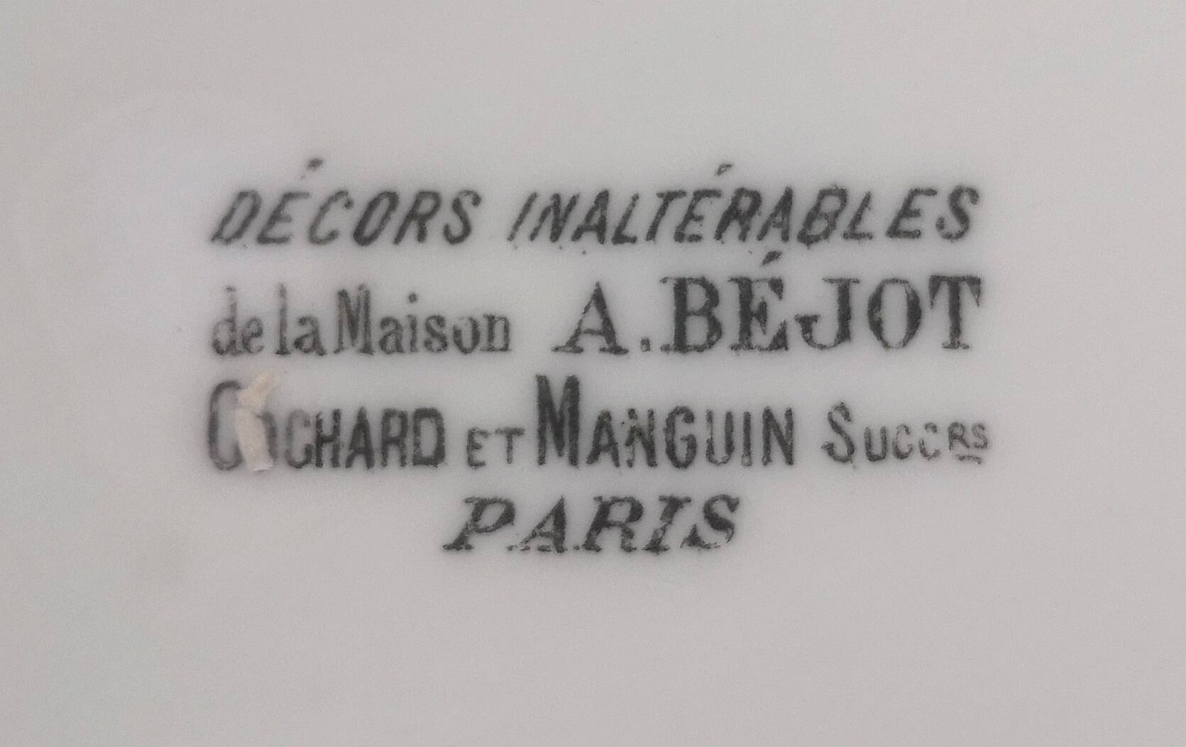 Old serving dish from the Grand Hôtel de Bruxelles