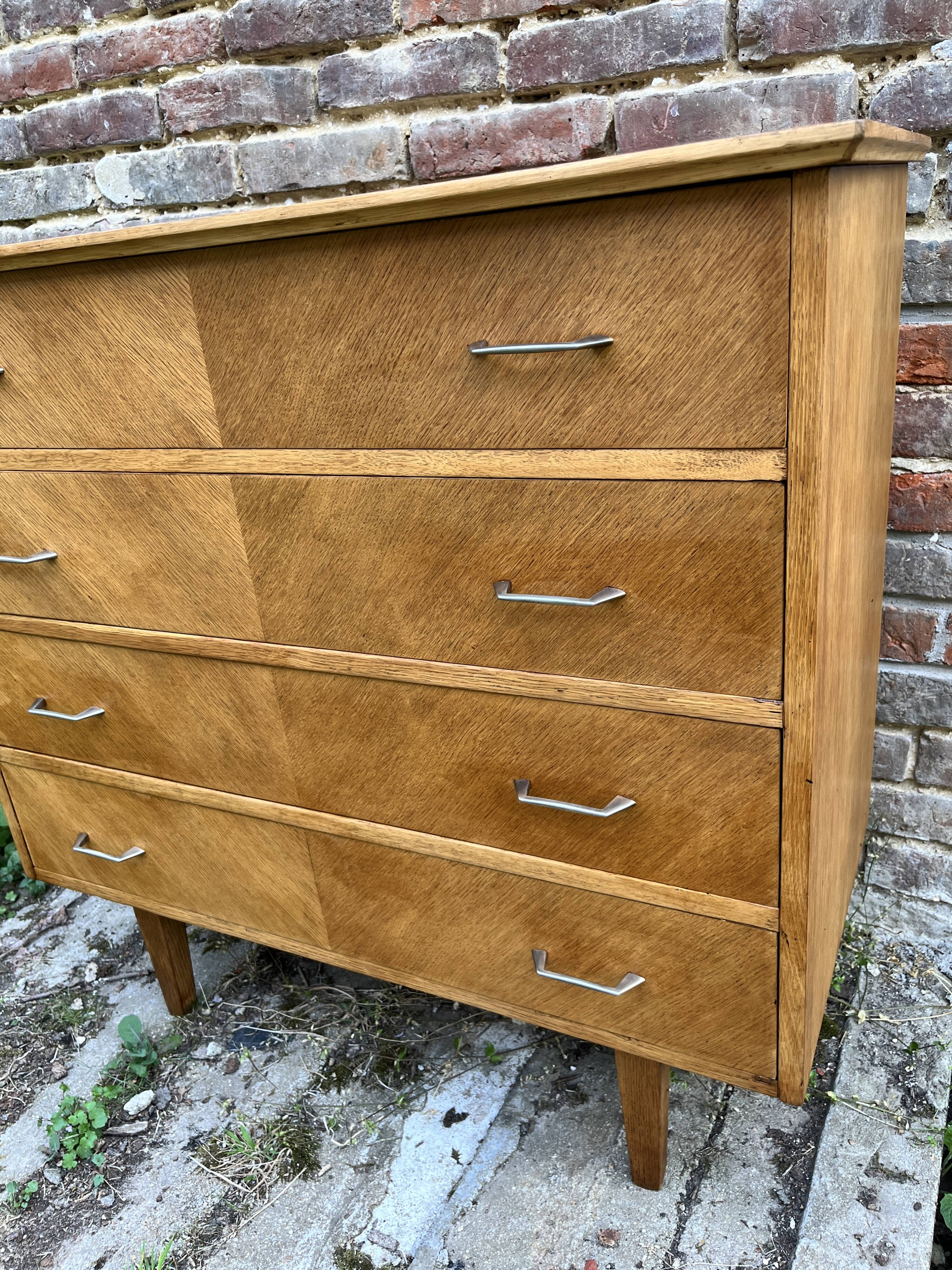 Wooden chest of drawers