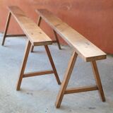 Paire de bancs de ferme en bois