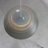 Luminaire suspendu au design danois par Jon Olafsson et Lutherson
