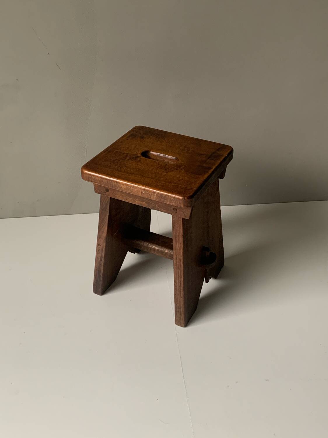 Tabouret / table d'appoint en bois massif