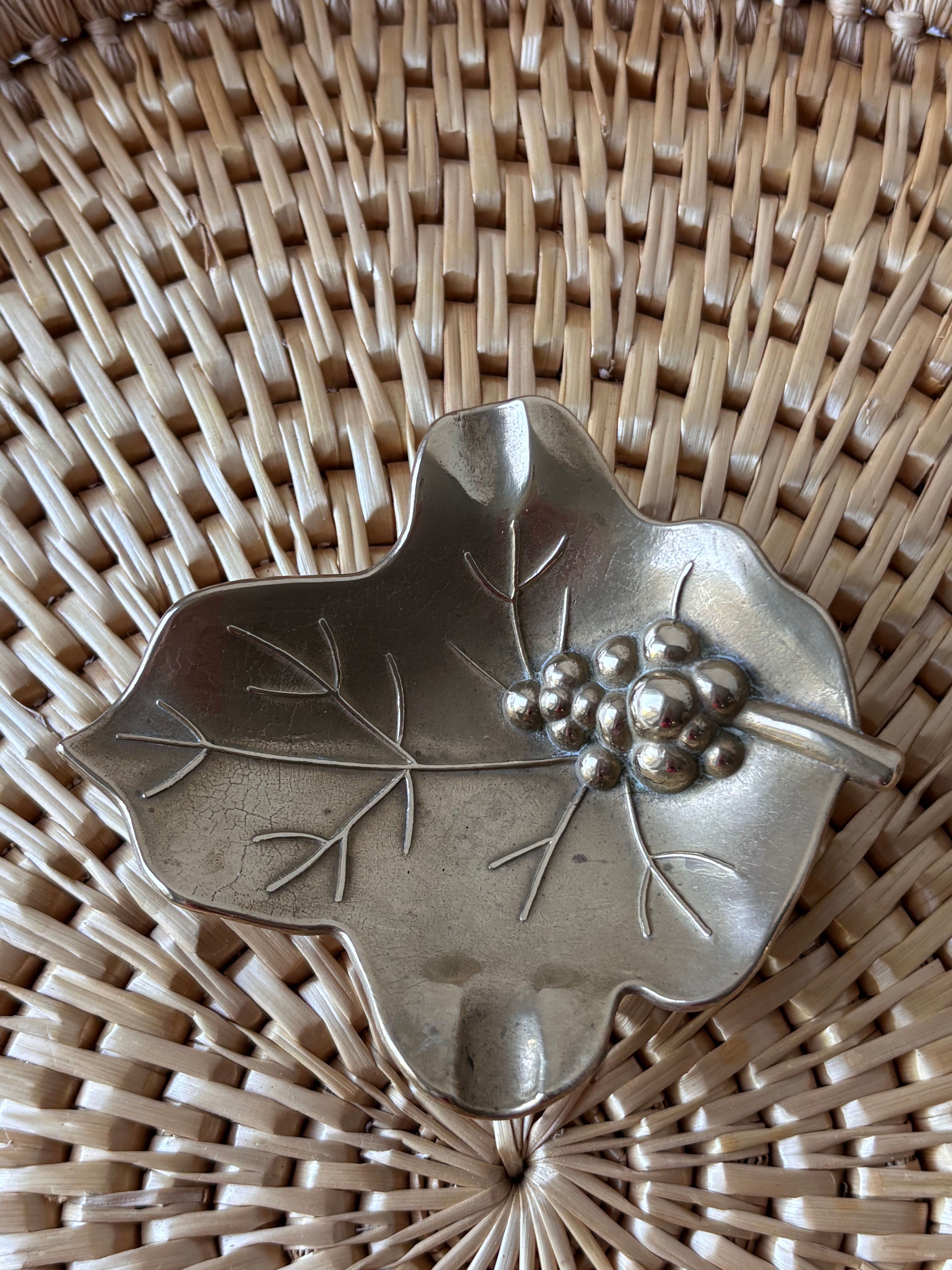 Silver-plated catchall - vine leaf with bunch of grapes
