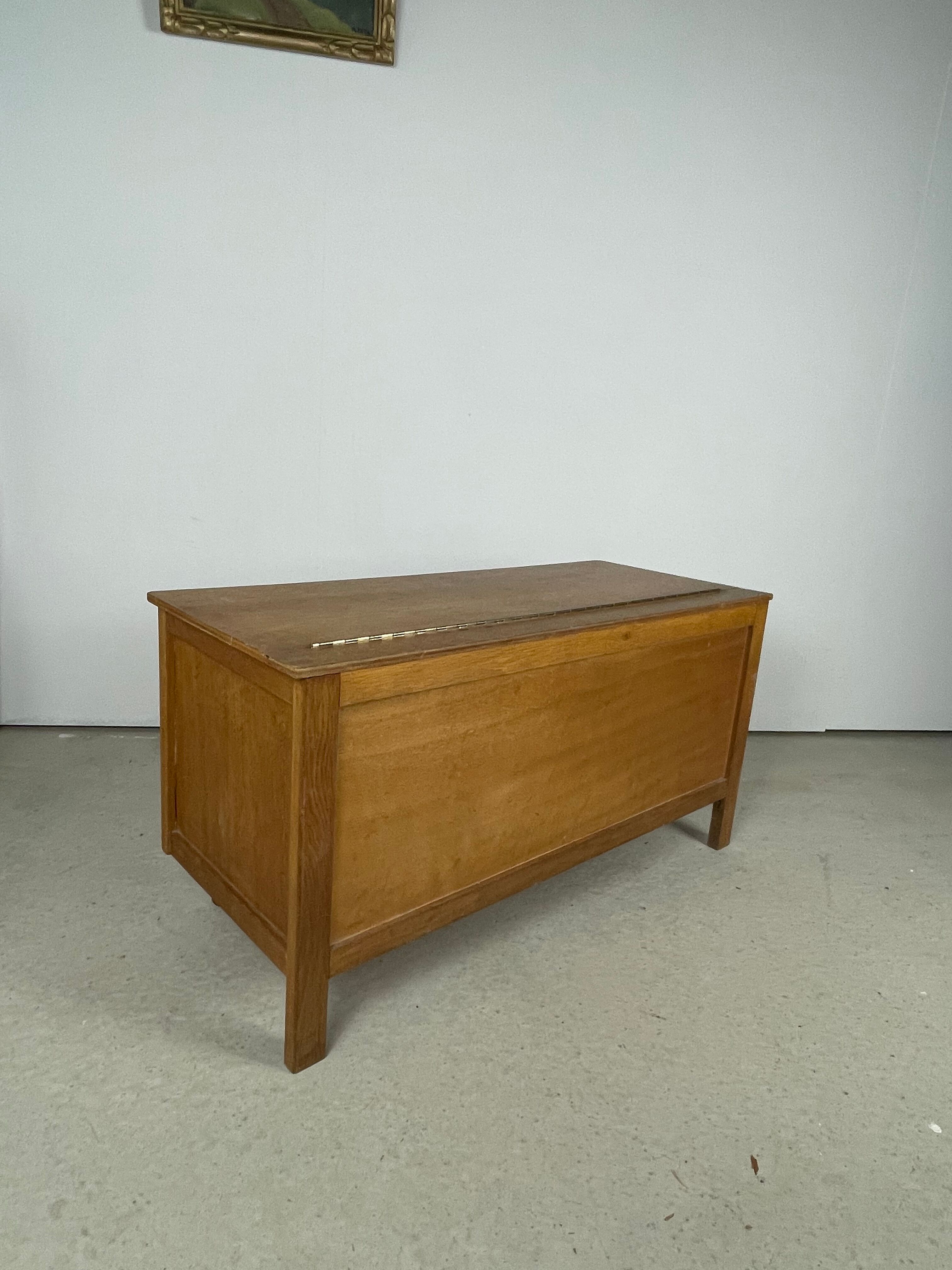 Coffre à jouet 1950 pieds compas et rotin