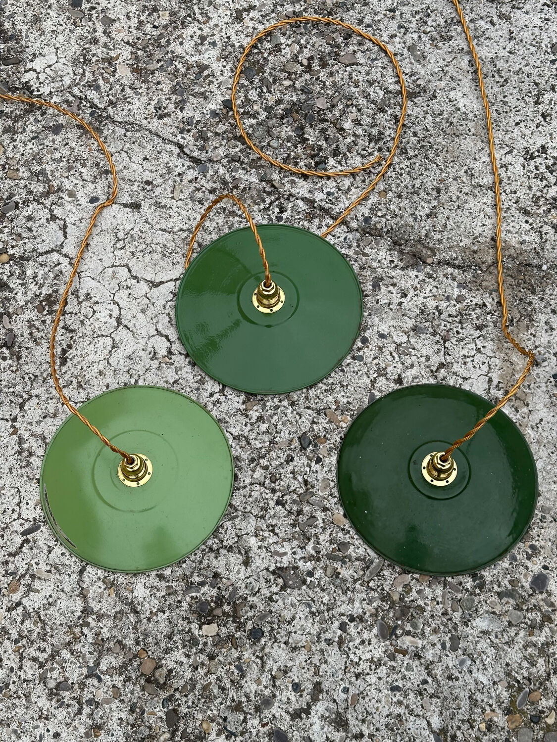 Lot of 3 vintage enamelled sheet metal lampshade pendants, industrial retro farmhouse