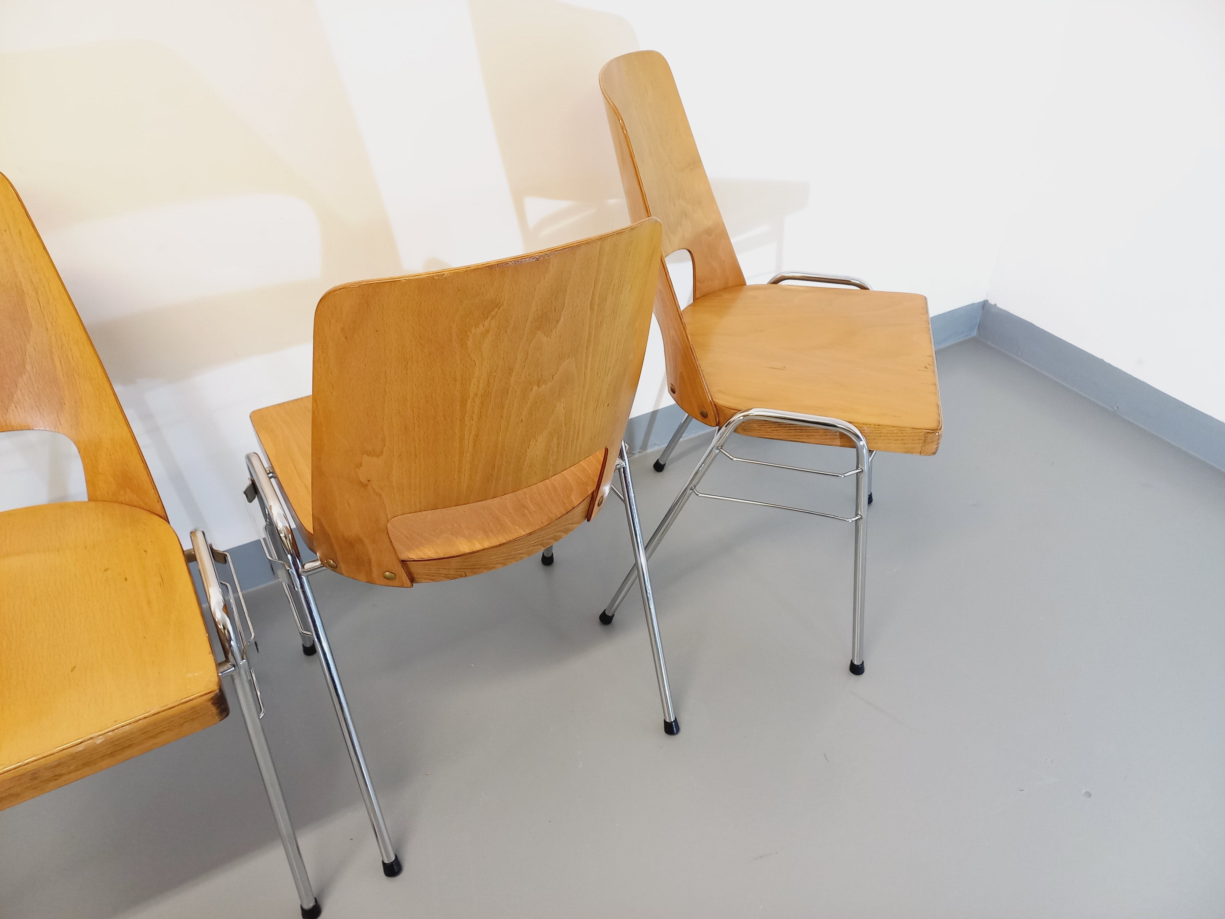 4 vintage stackable chairs model barrel Manhattan brand Baumann brand 70s