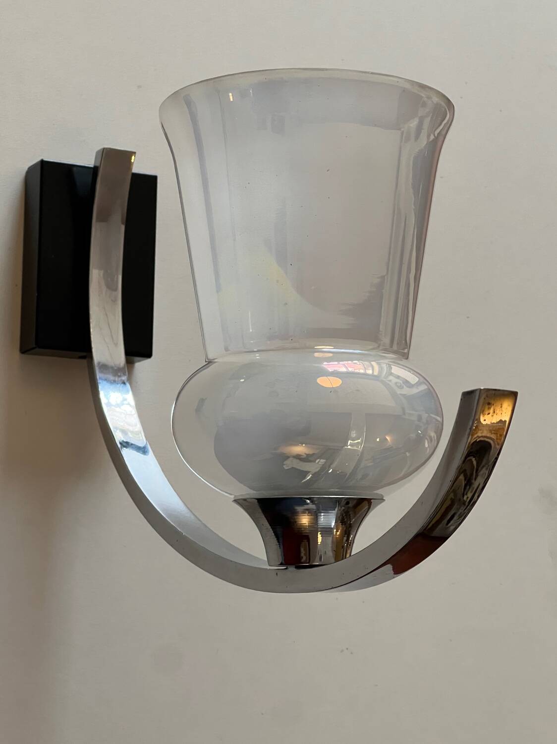 Pair of iridescent tulip wall lights and chrome arms