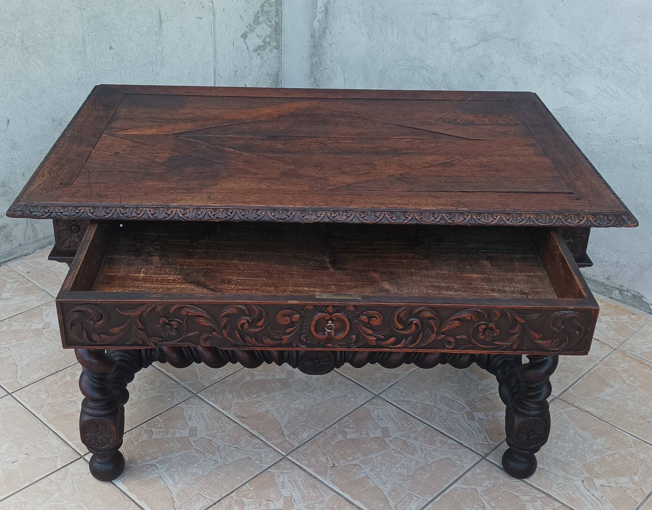 Bureau Louis XIII en chêne 19ème