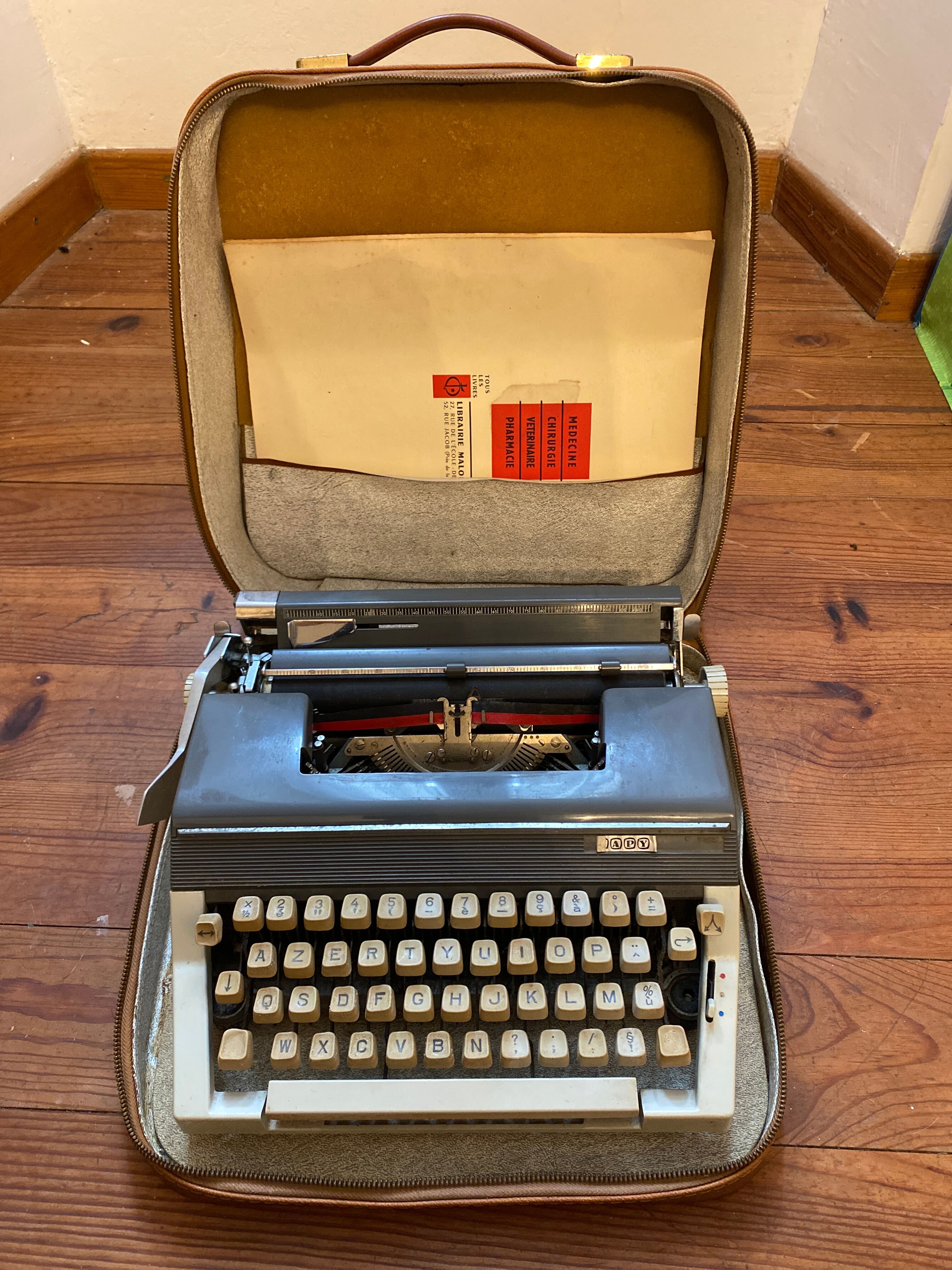 Portable typewriter Japy reporter inter