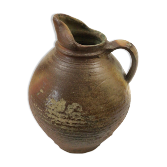 Pitcher in traditional sandstone of Puisaye