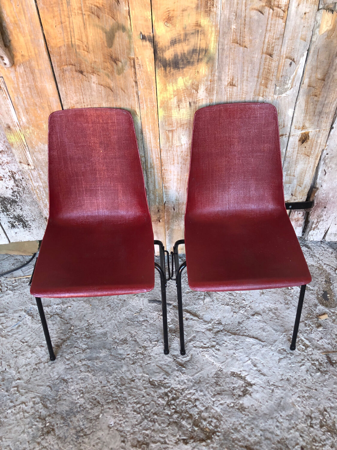 Pair of grosfillex chairs ref 2005 black metal and vintage burgundy shell -