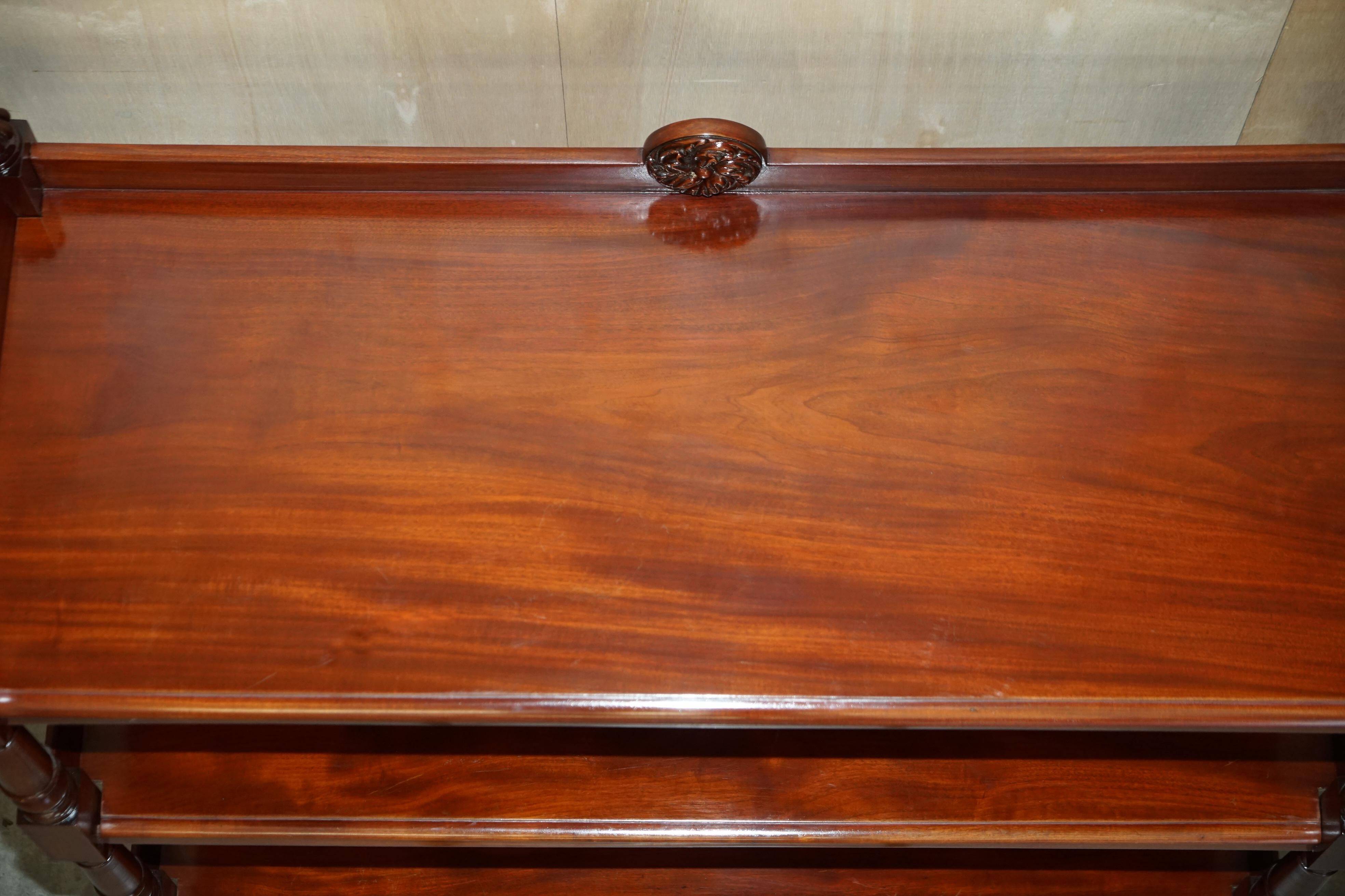 Chariot bibliothèque en acajou circa 1840 à trois niveaux