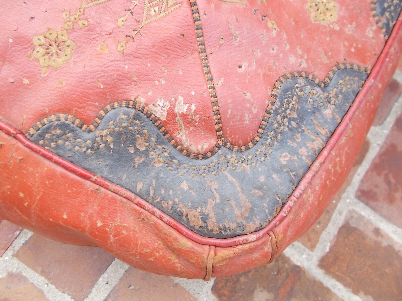 Red and black moroccan pouf
