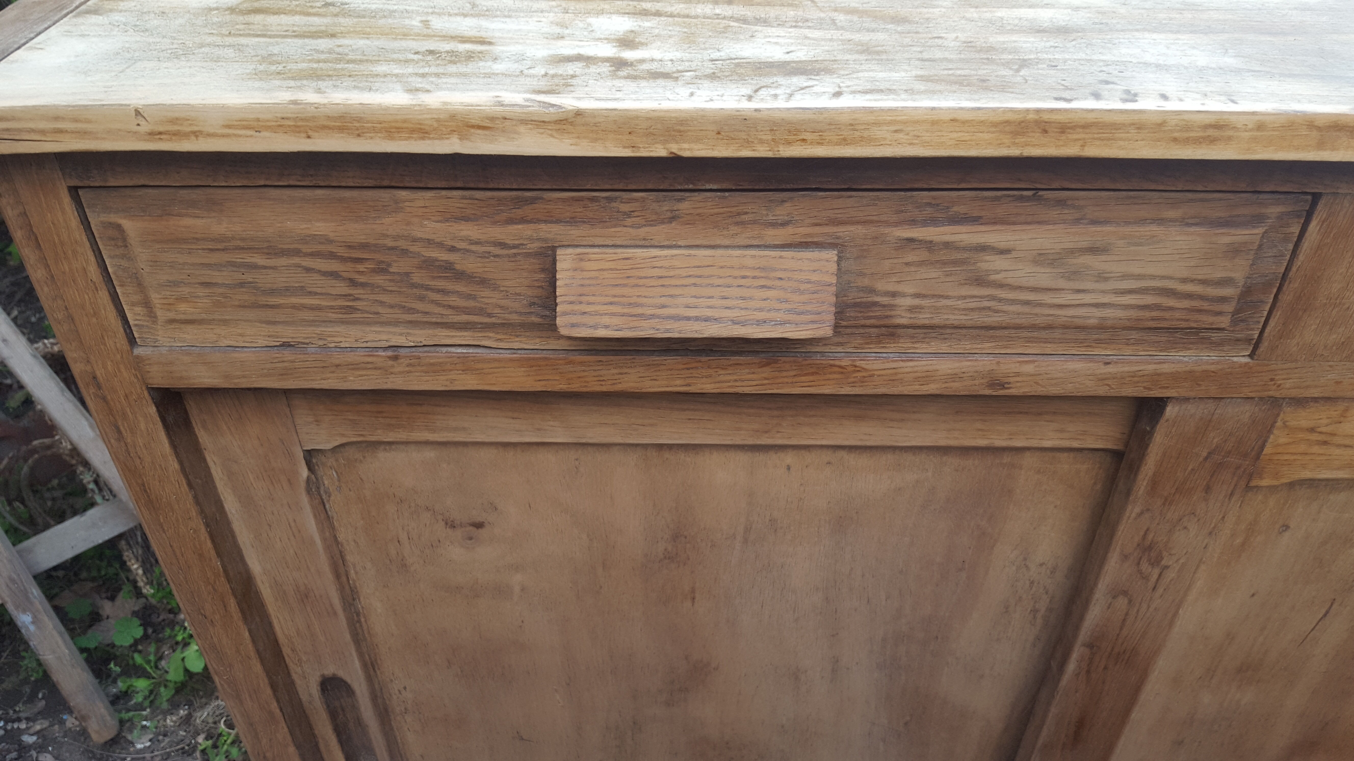 Buffet wood rough sliding doors