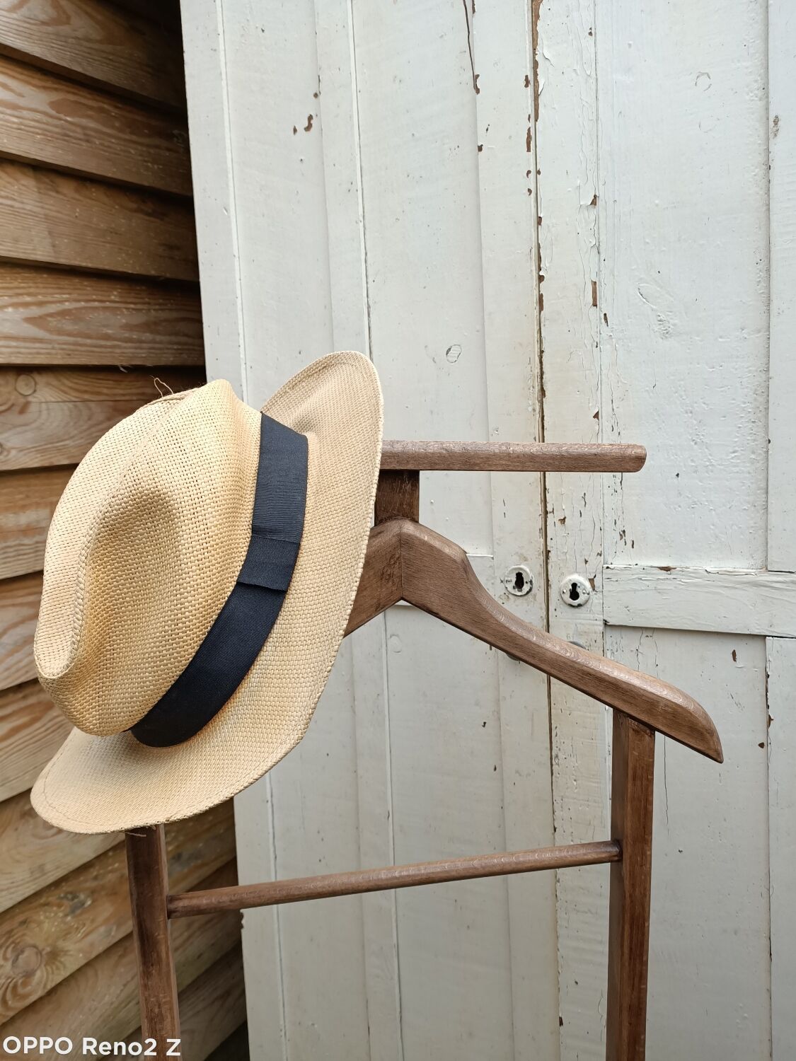 Valet en bois patiné