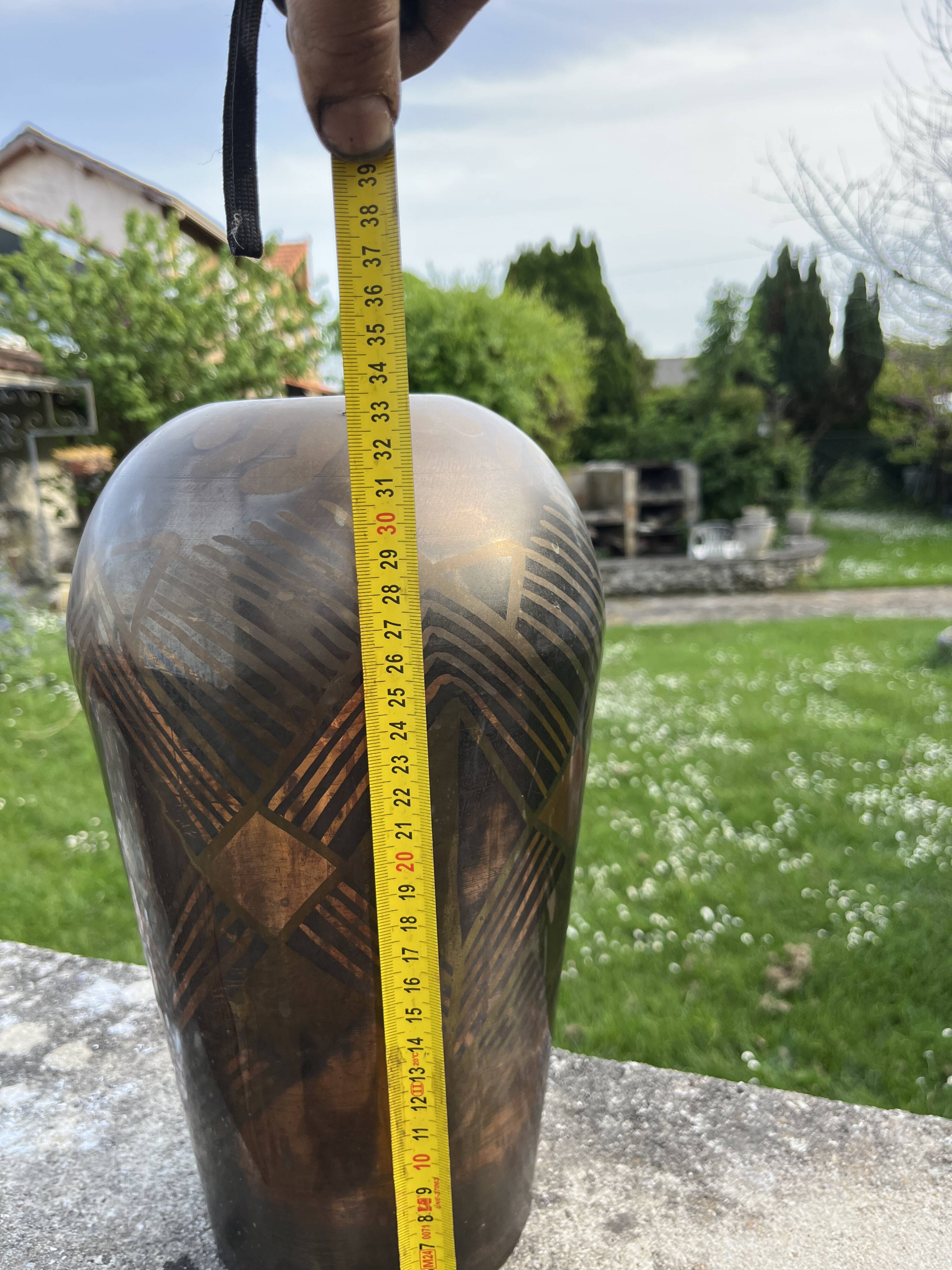 Art Deco vase in brass with geometric patterns