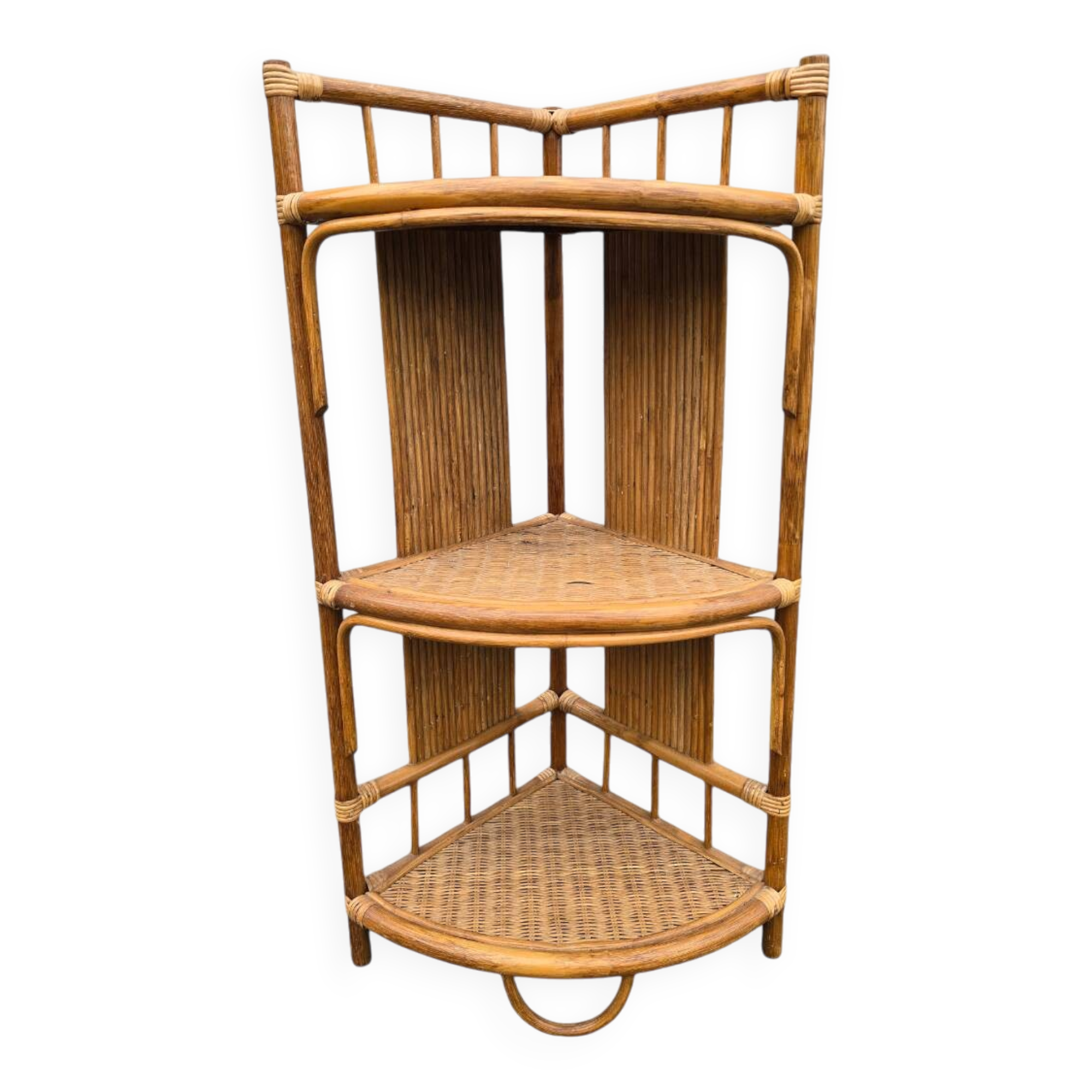 Etagère d'angle en rotin
