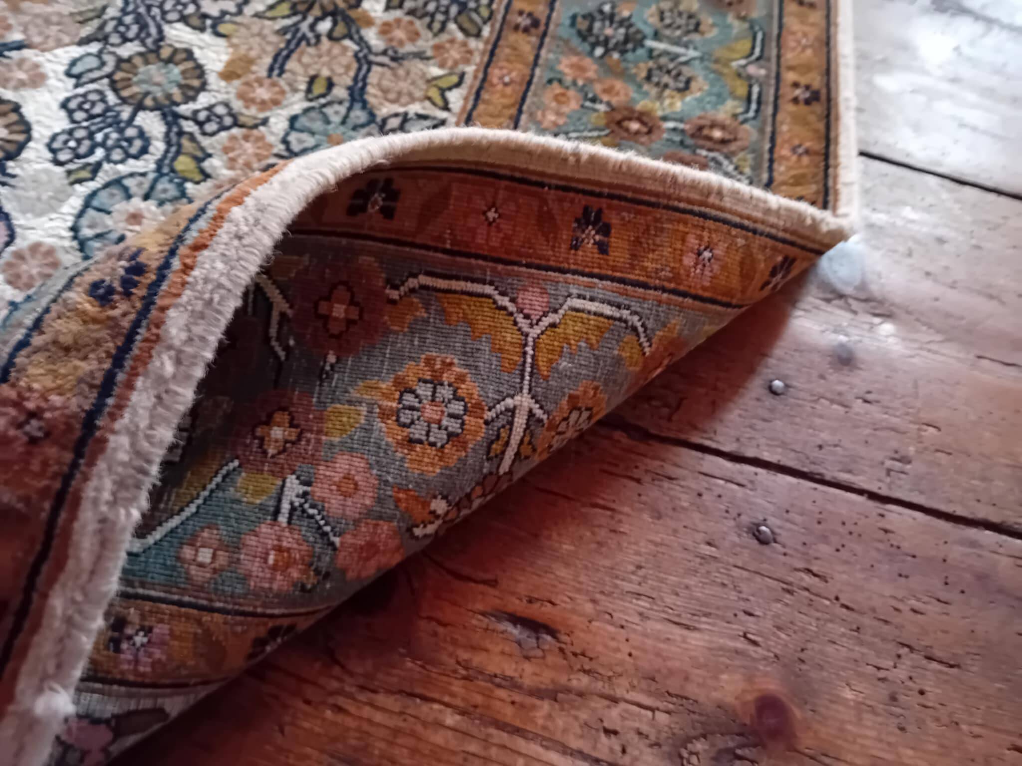 Handmade cashmere wool and silk rug 183x123cm