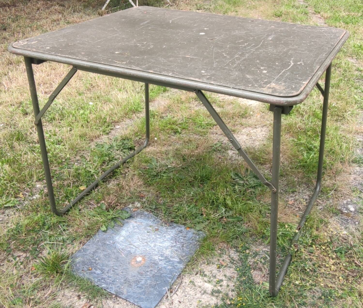 Verhaeghe vintage military set 1 table + 2 chairs