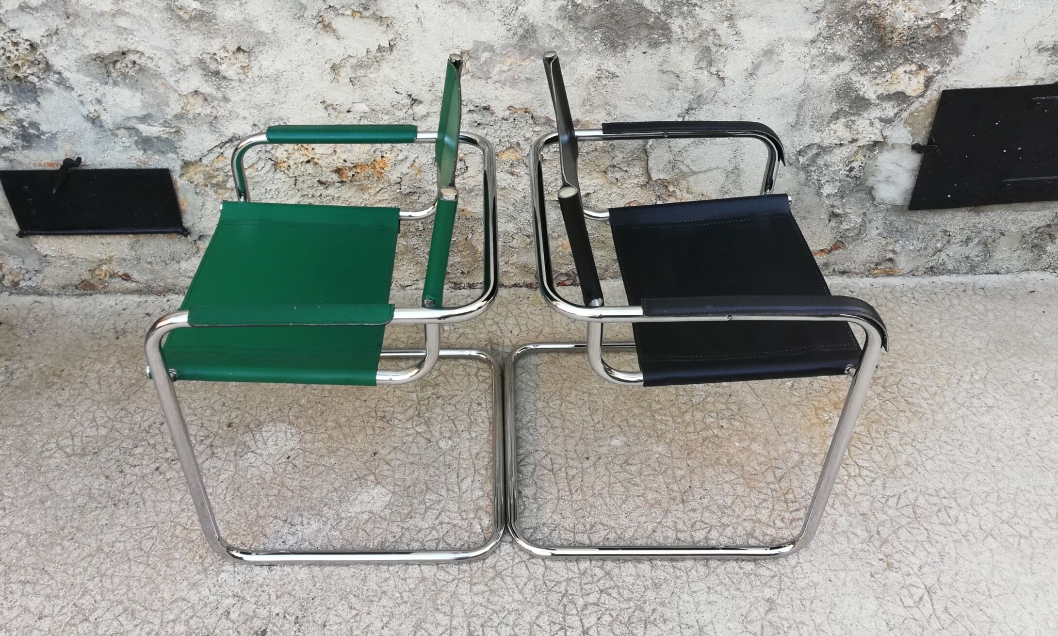 Pair of armchairs, tubular structures and imitation leather